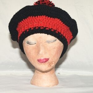 Chic Knit Beret in Black and Red